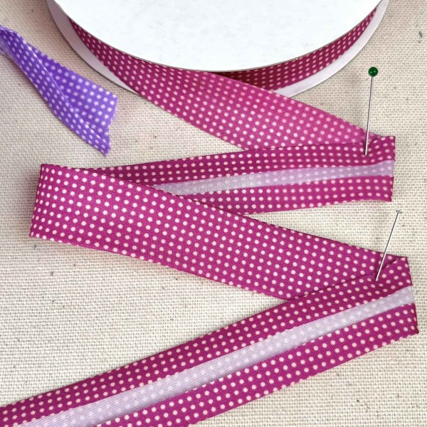 Biais coton polyester petit pois 20mm fuchsia Biais coton polyester petit pois 20mm fuchsia