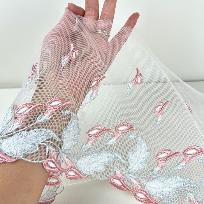 Dentelle lys blanc rose 18cm