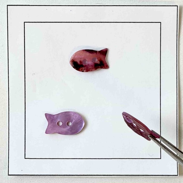 Bouton nacre poisson violet Bouton nacre poisson violet