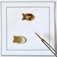 Bouton nacre poisson jaune Bouton nacre poisson jaune