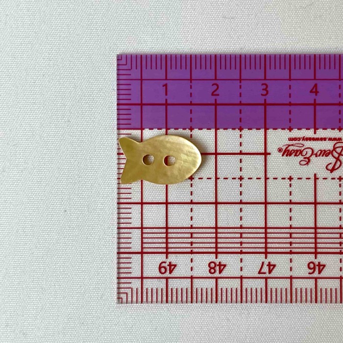 Bouton nacre poisson jaune Bouton nacre poisson jaune