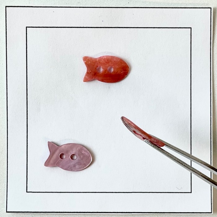 Bouton nacre poisson rose