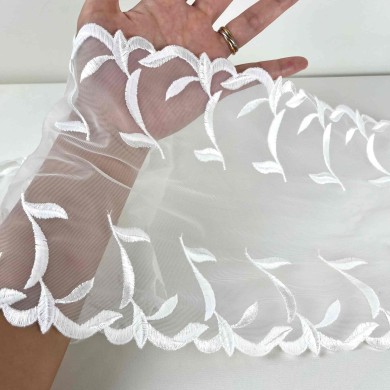 Dentelle brodée sur maille fine vagues blanches 20cm Dentelle brodée sur maille fine vagues blanches 20cm