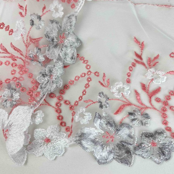 Dentelle fleurs blanches argentées 18cm Dentelle fleurs blanches argentées 18cm