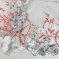 Dentelle fleurs blanches argentées 18cm