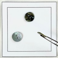 Bouton nacre rond gris Bouton nacre rond gris