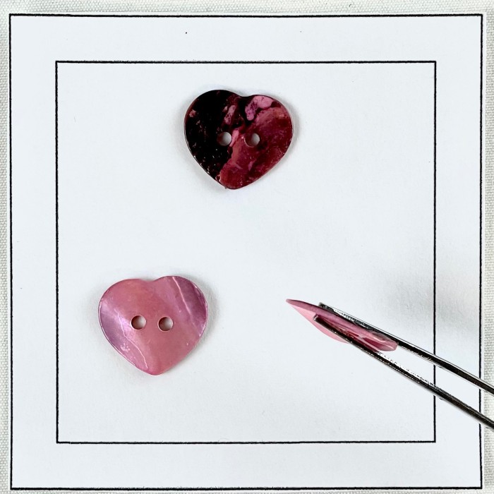 Bouton nacre cœur rose