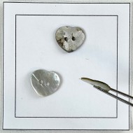 Bouton nacre cœur blanc