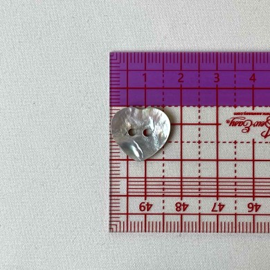 Bouton nacre cœur blanc