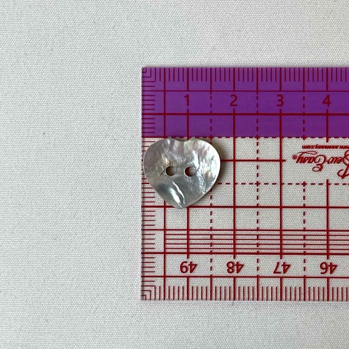 Bouton nacre cœur blanc