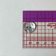 Bouton nacre cœur blanc