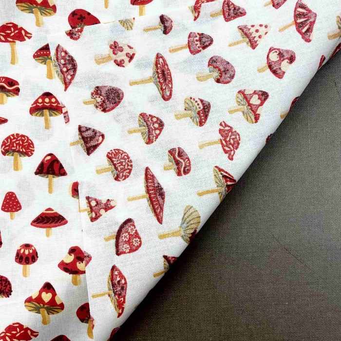 Tissu coton enduit blanche à imprimé champignon