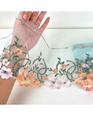 Dentelle fleurs roses oranges sur tulle vert 18cm