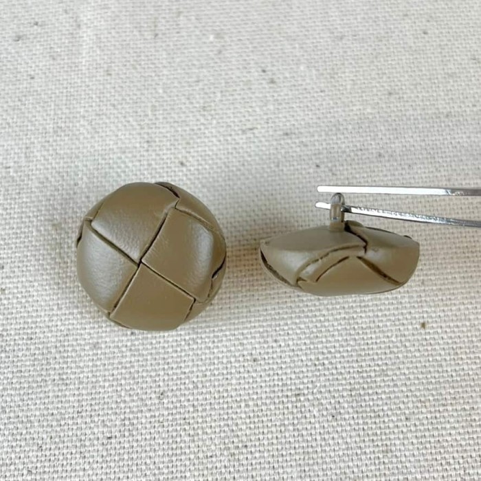 Bouton en cuir nœud beige 23mm