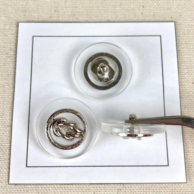 Bouton plastique nœud marin argenté 25mm Bouton plastique nœud marin argenté 25mm