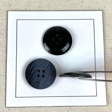 Bouton plastique effet bois bleu 22mm Bouton plastique effet bois bleu 22mm