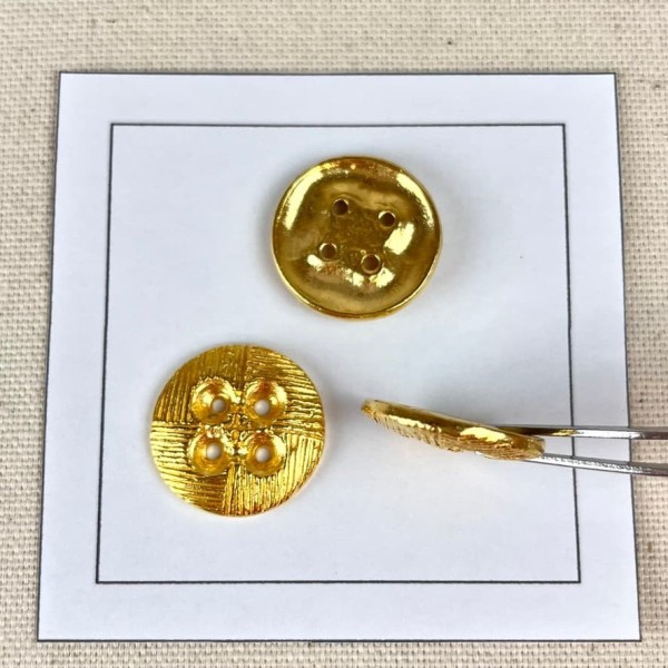 Bouton métal lourd rayé doré S 20mm Bouton métal lourd rayé doré S 20mm