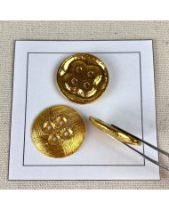 Bouton métal lourd rayé doré M 25mm Bouton métal lourd rayé doré M 25mm