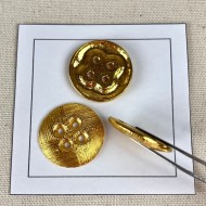 Bouton métal lourd rayé doré M 25mm Bouton métal lourd rayé doré M 25mm