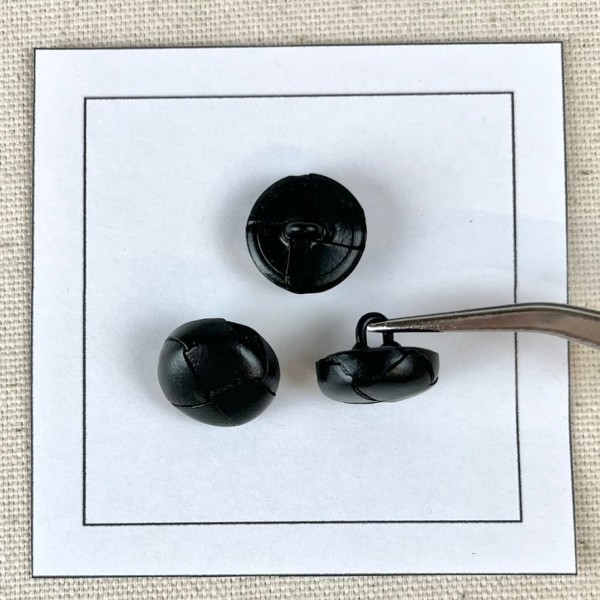 Bouton en cuir nœud noir 15mm Bouton en cuir nœud noir 15mm