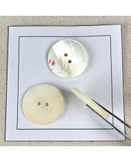 Bouton nacre plat crème 25mm