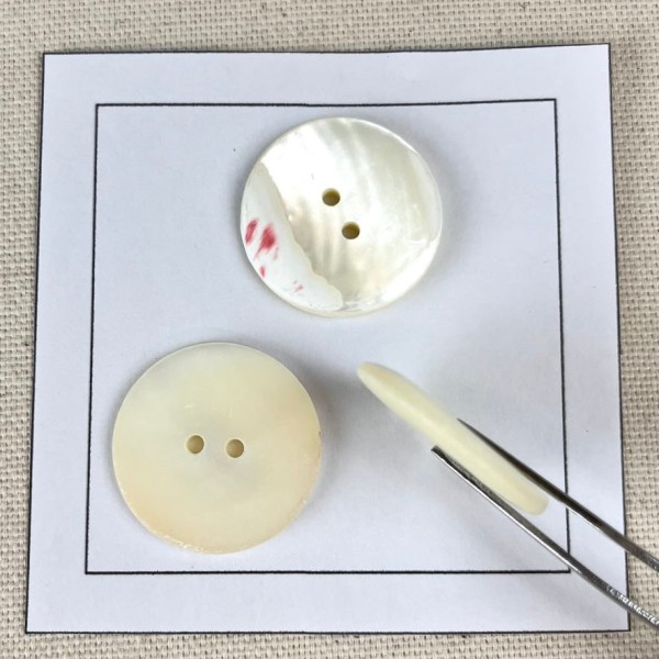 Bouton nacre plat crème 25mm Bouton nacre plat crème 25mm