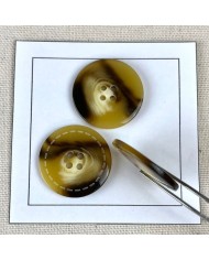 Bouton plastique effet corne contour piqué 28mm