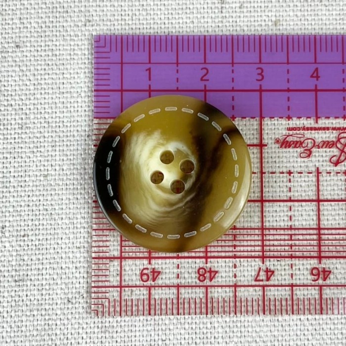 Bouton plastique effet corne contour piqué 28mm