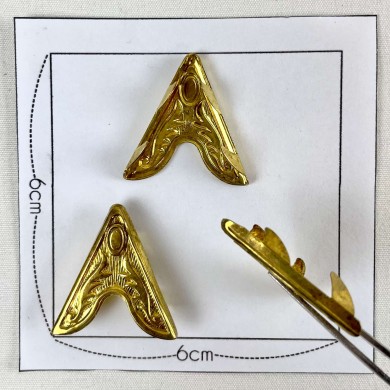 Bouton à griffe "A" à ornement doré