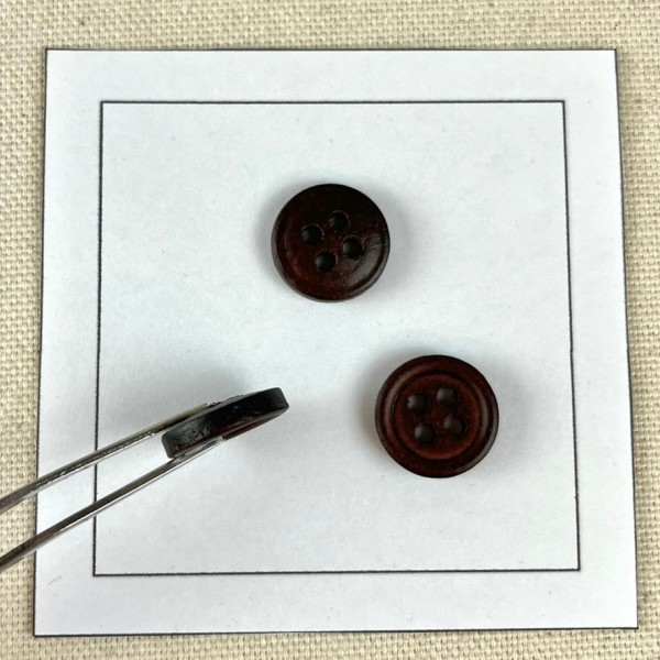 Bouton en cuir uni marron foncé S 15mm Bouton en cuir uni marron foncé S 15mm