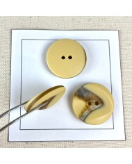 Bouton plastique marbré crème 26mm Bouton plastique marbré crème 26mm
