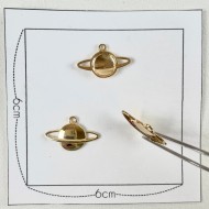 Charm planète doré