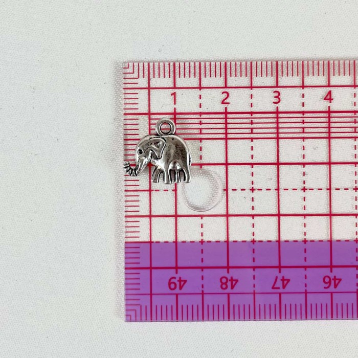 Charm éléphant argenté