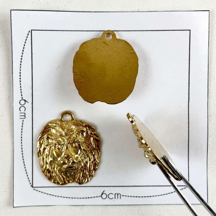 Charm lion doré Charm lion doré