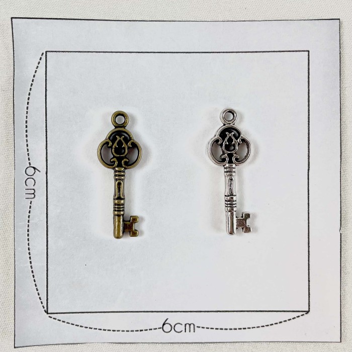 Charm clé bronze Charm clé bronze