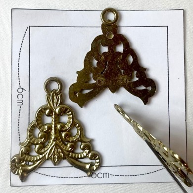 Charm "A" ornement bronze Charm "A" ornement bronze