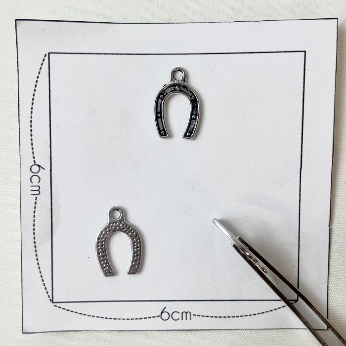 Charm fer à cheval argenté Charm fer à cheval argenté