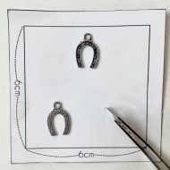 Charm fer à cheval argenté Charm fer à cheval argenté