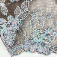 Dentelle fleurs multi-couleur sur tulle marron foncé 21cm