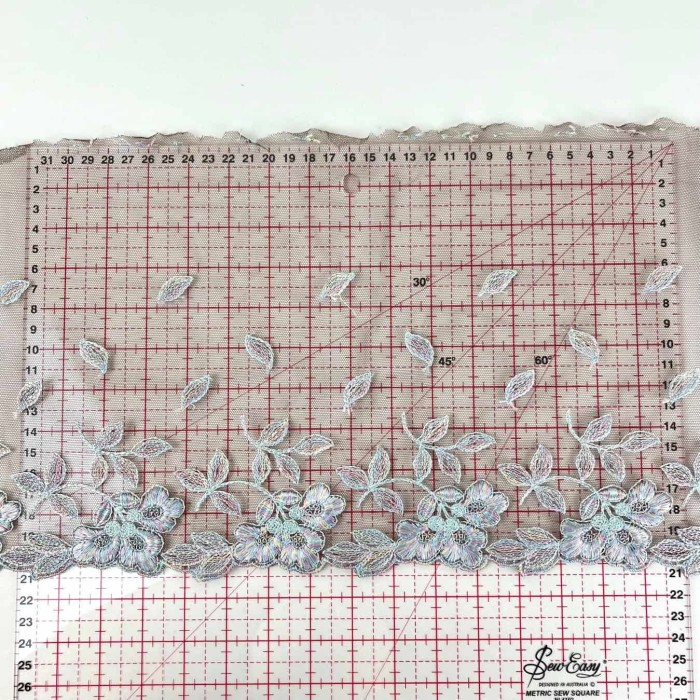 Dentelle fleurs multi-couleur sur tulle marron foncé 21cm