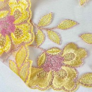 Dentelle fleurs jaunes sur tulle pêche 21cm
