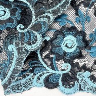 Dentelle fleurs bleus sur tulle noir 21cm