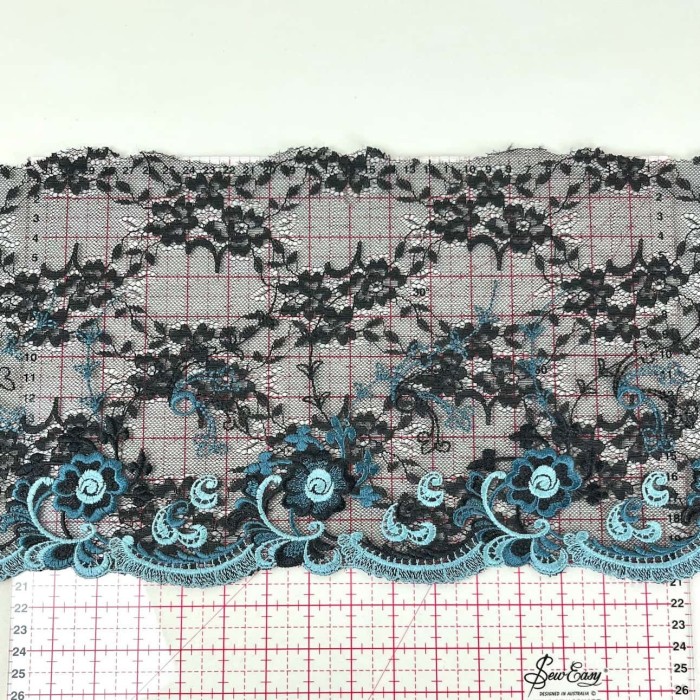 Dentelle fleurs bleus sur tulle noir 21cm