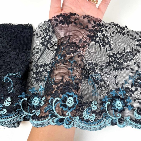 Dentelle fleurs bleus sur tulle noir 21cm Dentelle fleurs bleus sur tulle noir 21cm