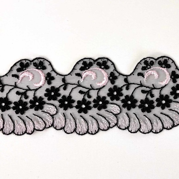 Guipure festonné rose sur tulle noir 6cm Guipure festonné rose sur tulle noir 6cm