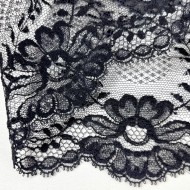 Dentelle fleurs noirs sur tulle noir 17cm