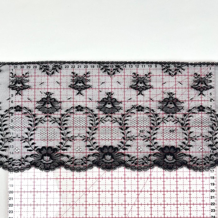 Dentelle fleurs noirs sur tulle noir 17cm