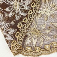 Dentelle fleurs blanches dorés sur tulle marron 20cm