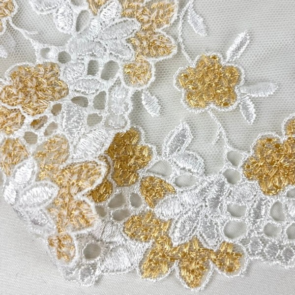 Dentelle fleurs dorés sur tulle blanc 18cm Dentelle fleurs dorés sur tulle blanc 18cm