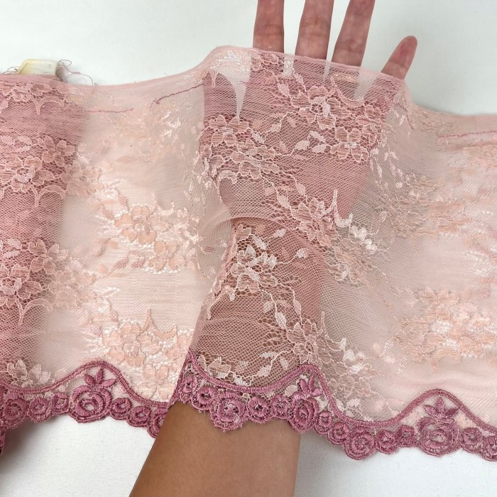 Dentelle fleurs roses sur tulle rose 21cm